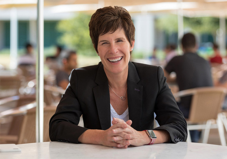 迪爾芮．歐布萊恩（Deirdre O’Brien）。取自apple官網