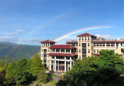 讀大學真的不用錢！華梵大學9月起全校免學雜費，年收恐少1億元