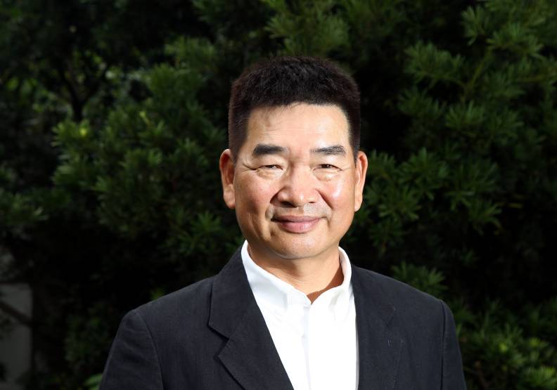 經營塑膠廠逾20年的湯文清，退休轉行做社企，帶領仁舟開發減塑商品。