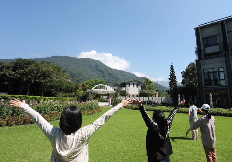 疫情紛擾人心，此刻能沉澱內在且安心深呼吸的山林輕旅，成為防疫新生活下的旅遊王道。
