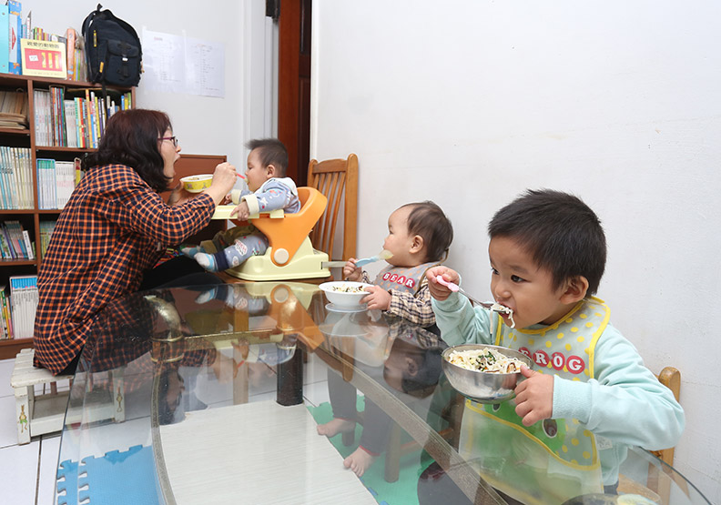 為吸引年輕家庭,台中市這幾年在托育扶助政策砸下不少資源。