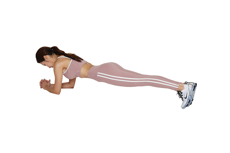 棒式肘撐30秒。