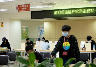 百年最慘社會新鮮人 10.4萬個職缺人間蒸發