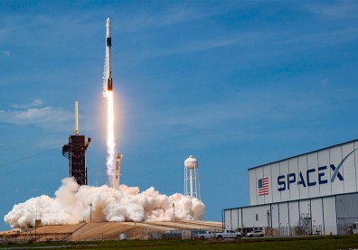 馬斯克再創歷史！SpaceX成功載人上太空