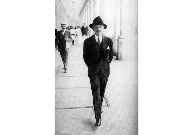 百年前飛行先驅阿爾伯特‧山度士–杜蒙(Alberto Santos-Dumont)。