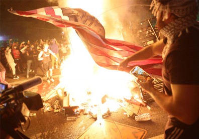 溫柔巨人之死引發美國暴動！川普這次又踩了哪條紅線？