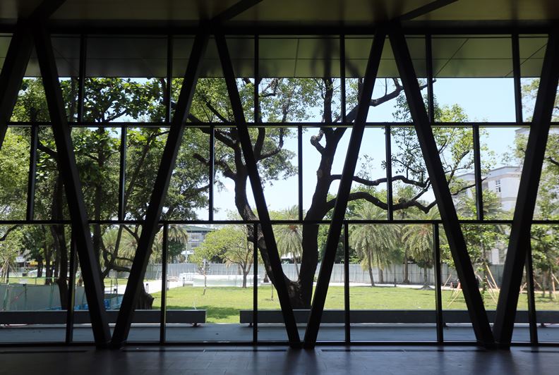 屏東縣立圖書館充滿美景。