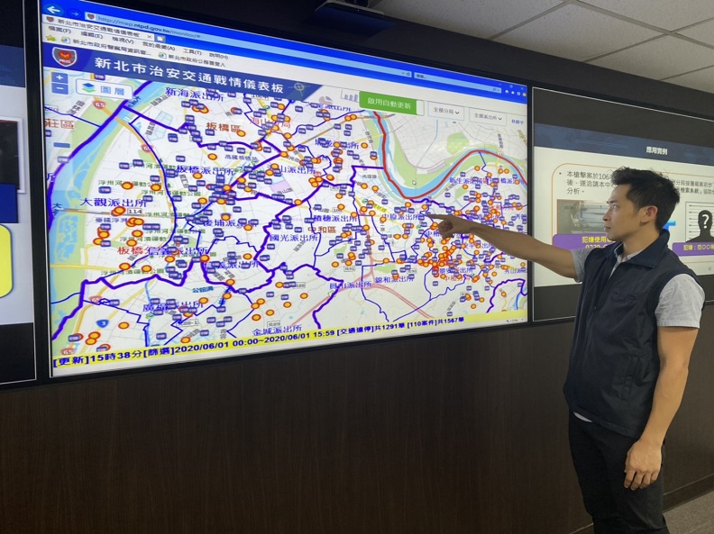 新北市政府警察局「情資整合中心」透過雲端運算及智慧影像分析系統,讓罪犯無所遁形。