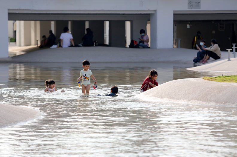 台南市最新落成的公園河樂廣場。