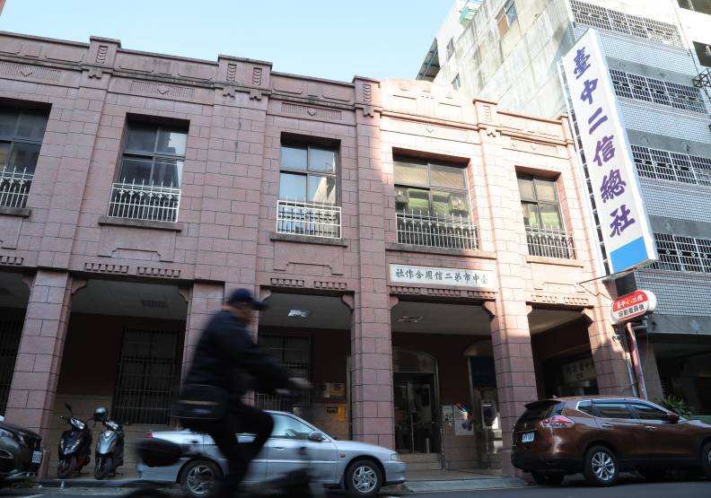 圖為台中二信外觀。池孟諭攝。