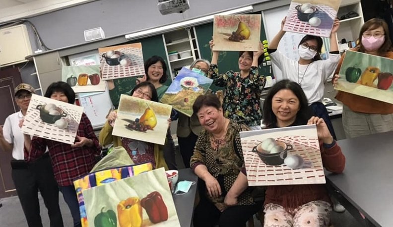 學畫是夏韻芬的「叛逆清單」之一,在塗塗抹抹中,找到純粹的樂趣。