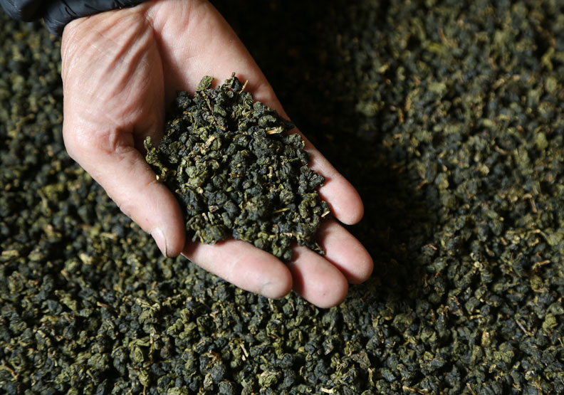 冷泡茶長時間浸泡茶葉，會不會溶出農藥喝下肚？