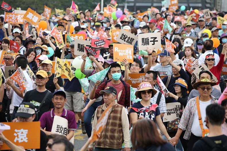 帶職參選或把地方當跳板的政治人物並不少,老百姓愈來愈厭倦這種「落跑」現象。