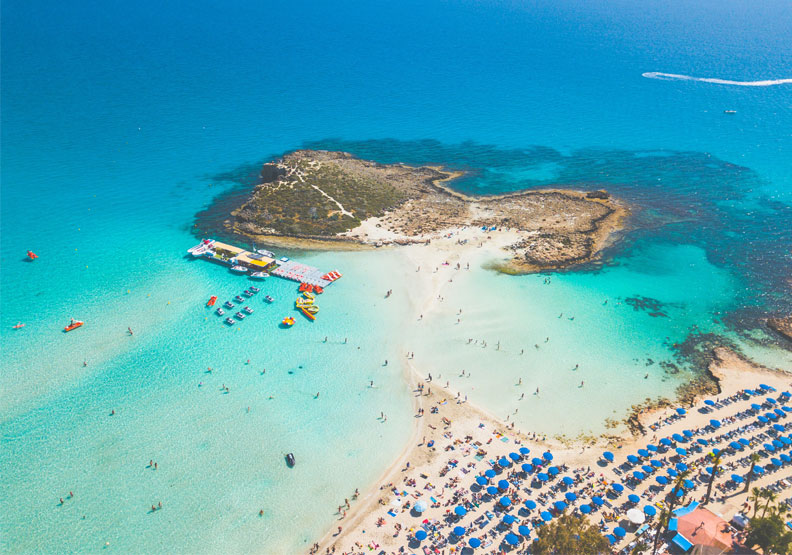 地中海島國賽普勒斯為挽救經濟，宣布若旅客確診將負擔醫療費。Unsplash by LSD for Society