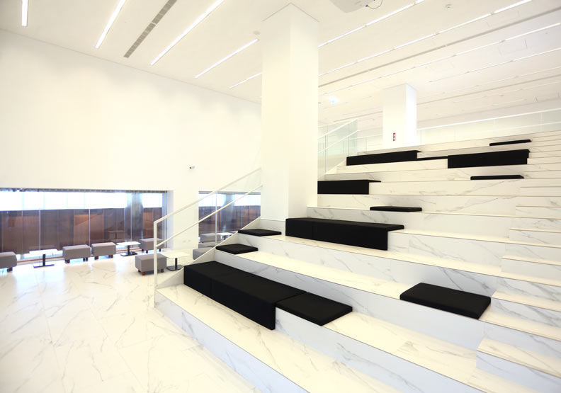 圖書館三樓可做影音播放場地,提供當地青少年休憩新選擇。