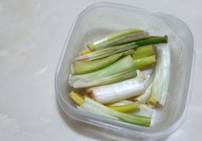 蔥白不吃先不要丟！中醫：這樣做改善你的夏日冷氣病