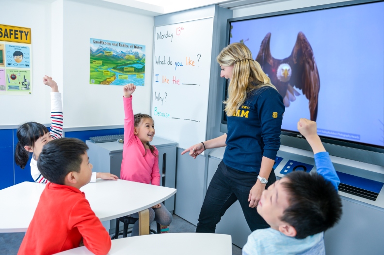 英語學習搭配團隊與小組活動，進行多元生活化主題探索，強化活用英語的實力！