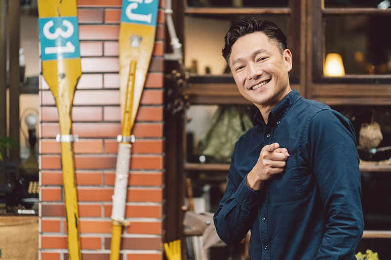 自稱如花崗岩般的男子，也慢慢打開心胸，珍惜身邊的人、用行動充實日常生活，為人生減少遺憾。