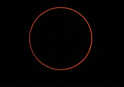 【圖集】「上帝的戒指」完美登場！世紀天文奇景日環食「食甚」