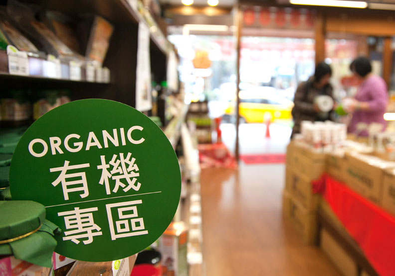 有機農作物可以施用農藥,只是這些資材的來源是天然的;賴永祥攝。