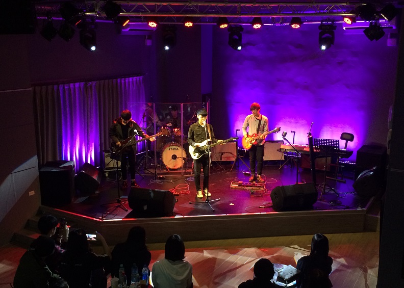 流行音樂系於本校臺南文創園區「漂丿白鷺Live House」演出。