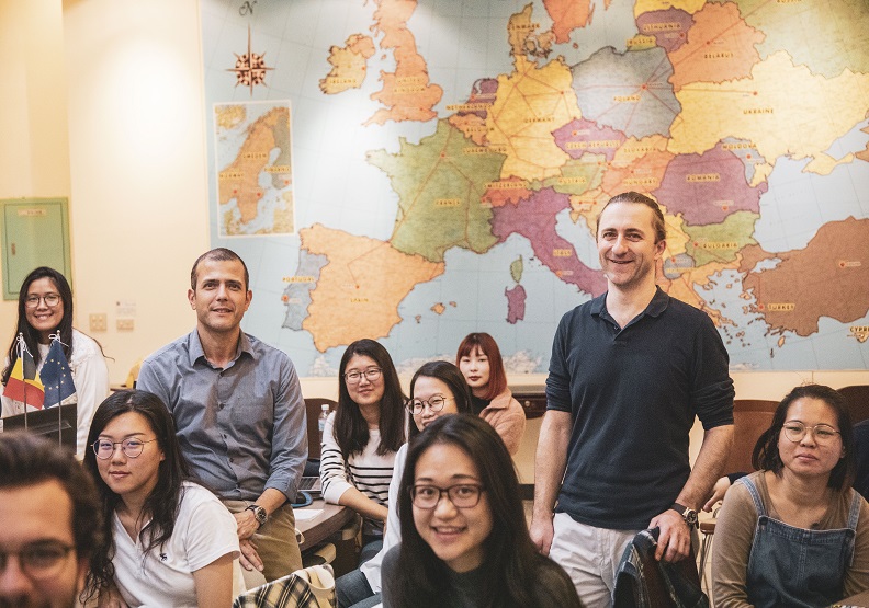 想玩轉全球？先進入具時代觀的大學！