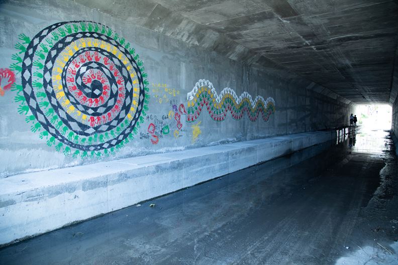 通往海灘的全台最美涵洞。