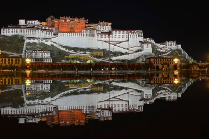 西藏拉薩的布達拉宮;王宏任提供。