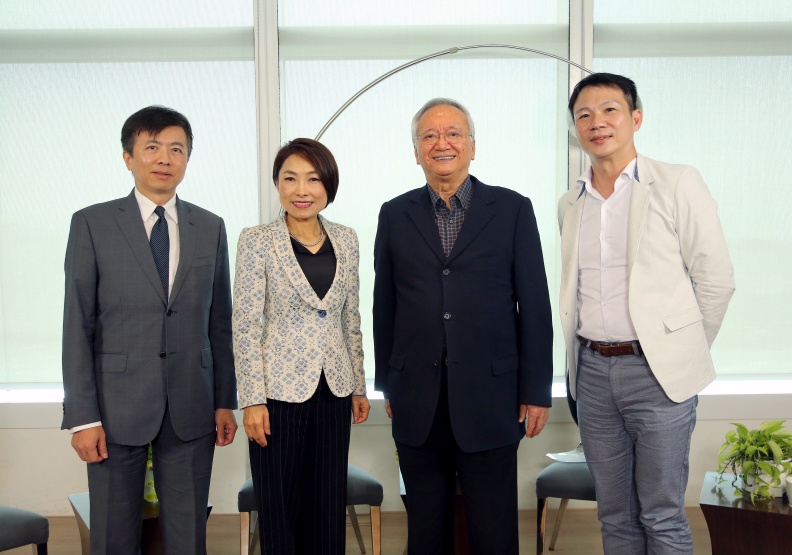 左起為雲朗總經理盛治仁、萊雅總裁陳敏慧、卡內基創辦人黑幼龍、《遠見》總編輯李建興。
