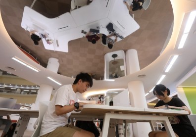 重研究,更重教學 學生帶動大學轉型
