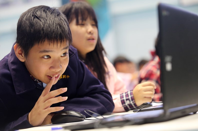 網路社群遊戲容易在短時間內引發大量跟風,背後卻潛藏了個資外洩危機。 攝影:張智傑