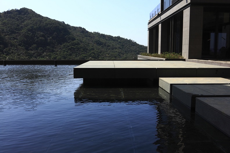 飯店內網紅熱門打卡景點—水舞台。