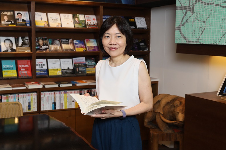 政大企管系教授別蓮蒂。