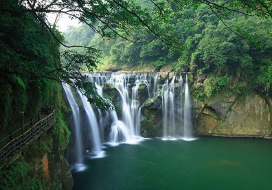 北台灣10大瀑布美景！讓煩惱跟著奔騰流水一起被帶走