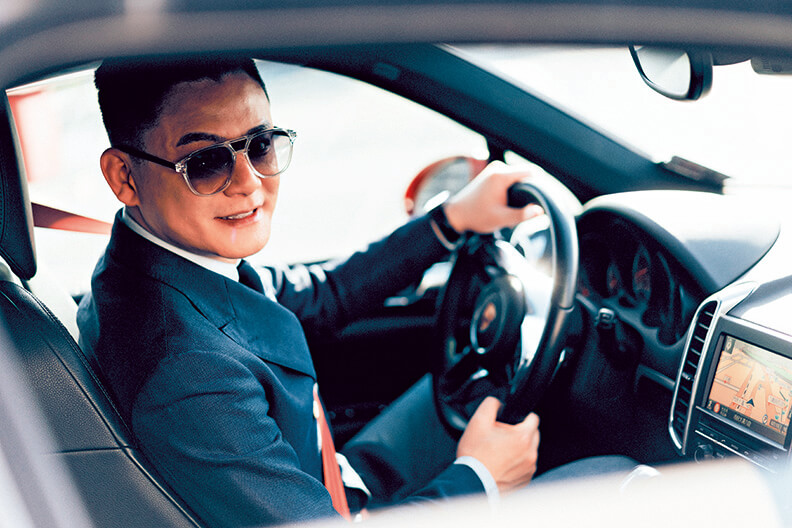 無論是兼顧自己的興趣，還是留時間陪伴家人，對生命中摯愛之事絕不輕言妥協，是黎奕彬打造圓滿人生的不二法則。