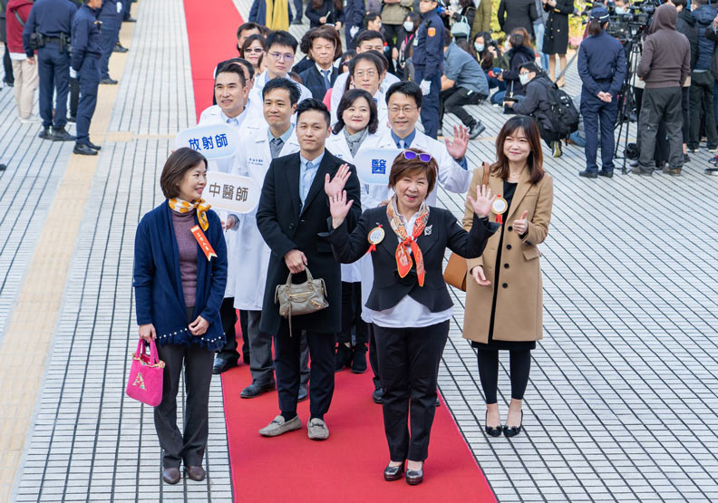 張育美首次以立委身分踏入立法院。圖片取自臉書