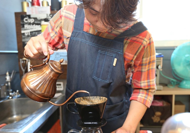 新北市汐止區「林森臨時攤販集中場」也能品嘗道地的手沖咖啡。經濟部提供