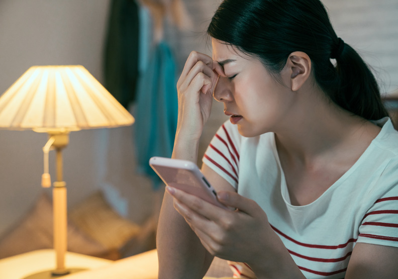 3C重度使用者當心！乾眼、飛蚊症、後玻璃體剝離有什麼症狀？