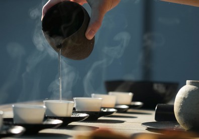 午後養生超簡單！中醫3大護「腸」法：摸肚子、吞口水、喝杯茶