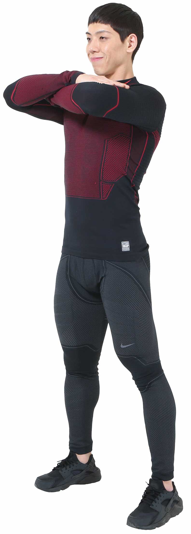 雙腳與肩同寬站立,腳尖稍微朝向外側呈Y字形。