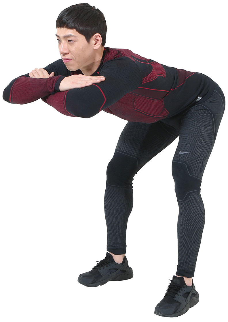 重心維持在後腳跟,不要往兩側偏移。