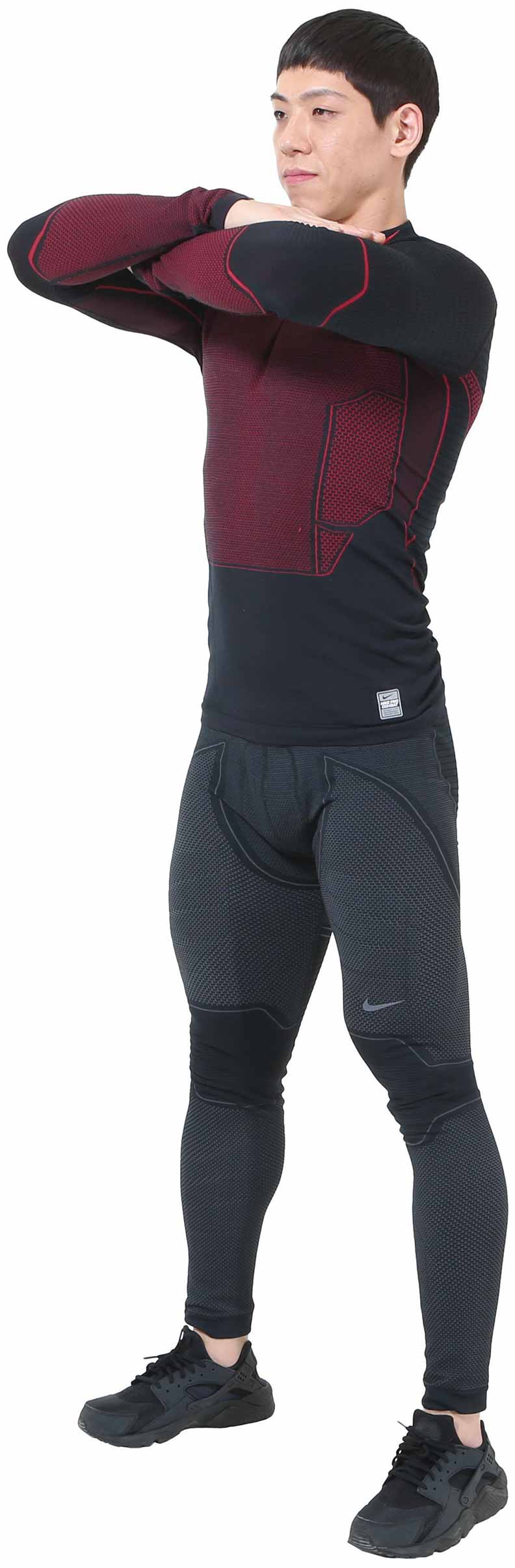 垂直起身,回到一開始的預備姿勢。