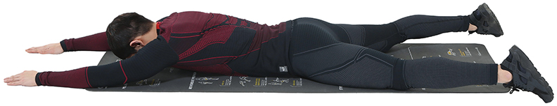 慢慢地回到預備姿勢。