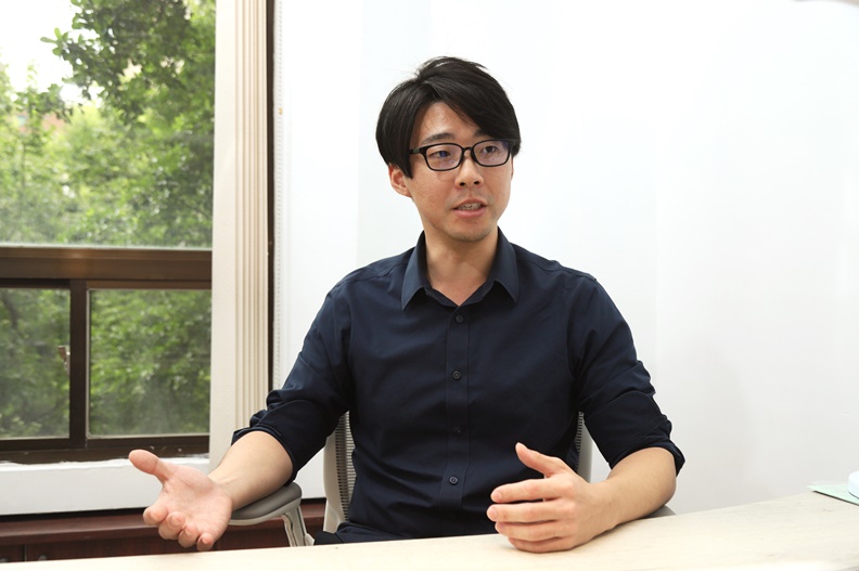 研究上能保有獨立性與自由度,讓他勇敢嘗試各種可能性。