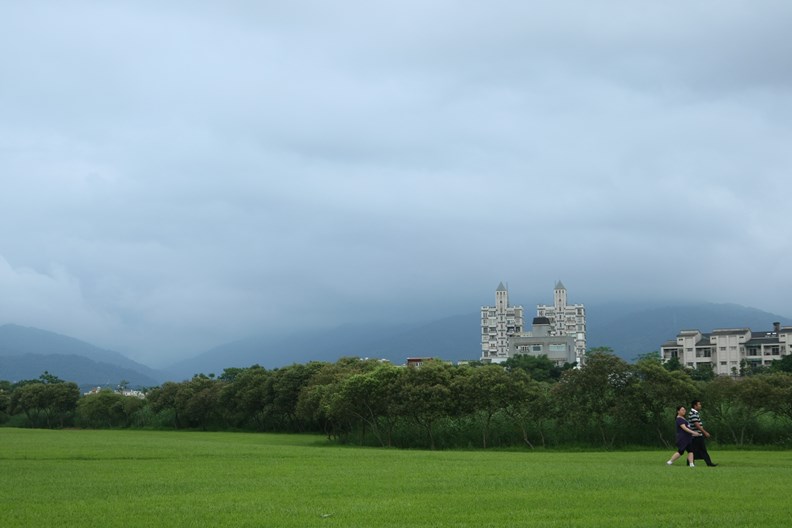 如何將東部觀光人潮分流至平日時段?有賴主管當局的政策導引。