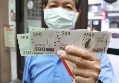 「五倍券」怎麼發？經濟部：數位紙本並行，成本與三倍券22億相近