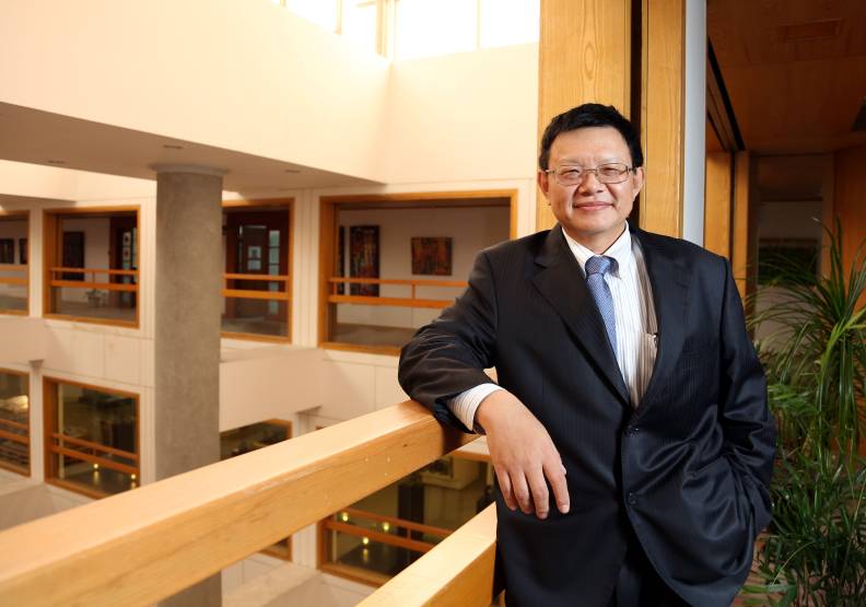 交大大數據研究中心主任王蒞君表示，光清洗資料就耗時三年，才打造出全校校務研究系統。張智傑攝。