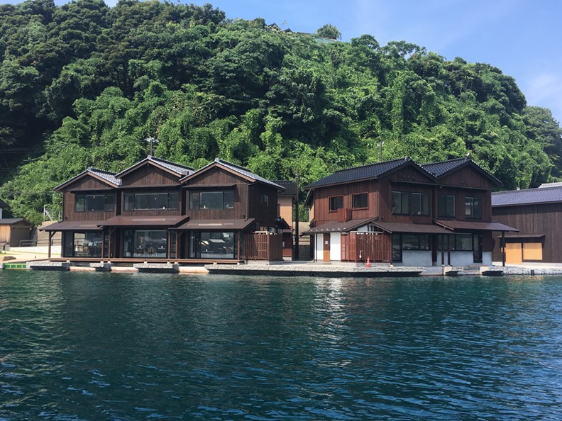 從海上回望的舟屋日和。