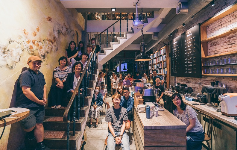 彰化縣政府於今年六月在右舍咖啡辦理「彰化縣青年與縣長交流座談會」,傾聽青年對於縣府青創政策的建議。(右舍咖啡提供)