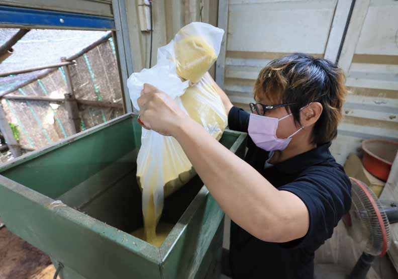 更新農機具,提升生產效率及作物品質。